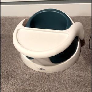 Bumbo seat with tray- perfect condition